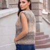 vesta-eleganta-din-tricot-pufos-cu-nasturi-metalici