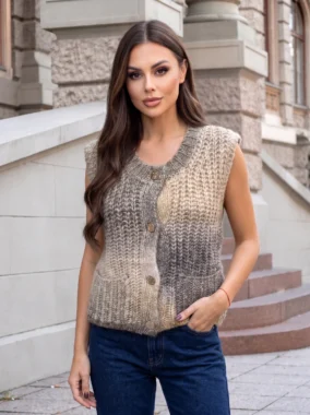 Vesta eleganta din tricot pufos cu nasturi metalici